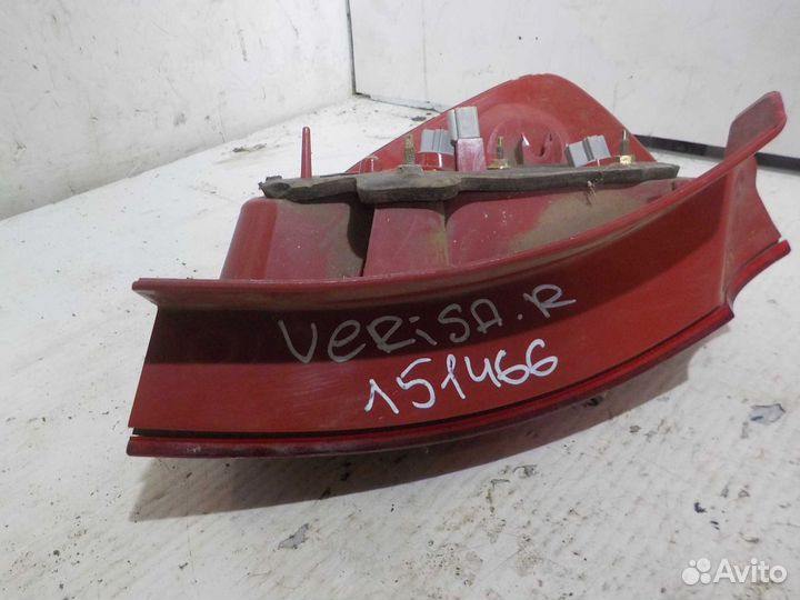 Фонарь задний правый Mazda Verisa