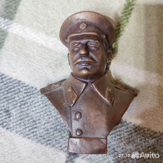 Бюст И. В. Сталина