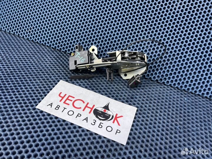 Замок стекла крышки двери багажника Touareg GP