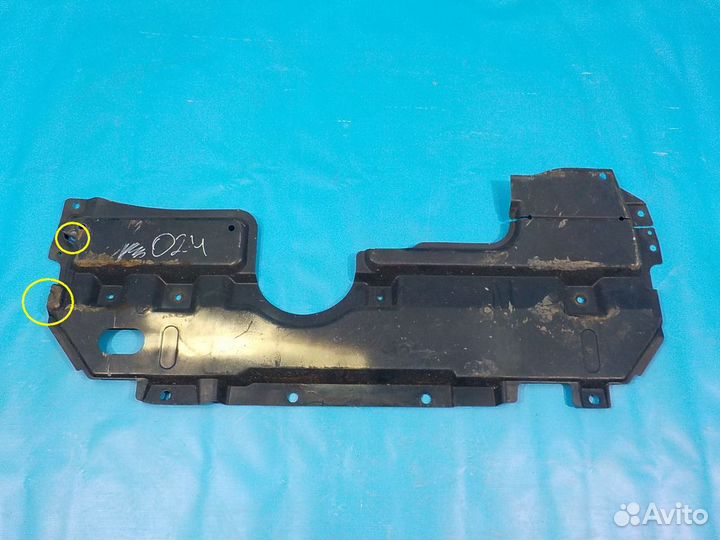 Пыльник двигателя центральный toyota Auris (E15) 2