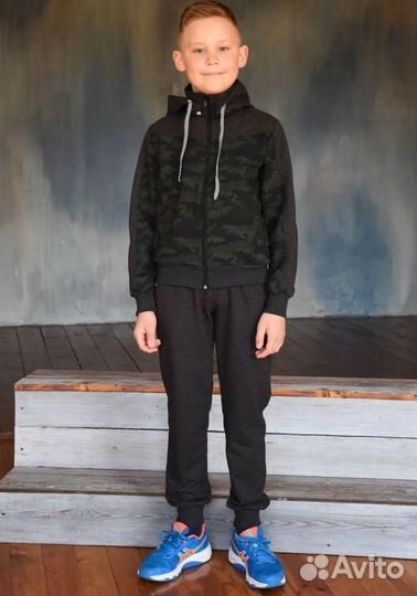 Спортивный костюм новый 146-152