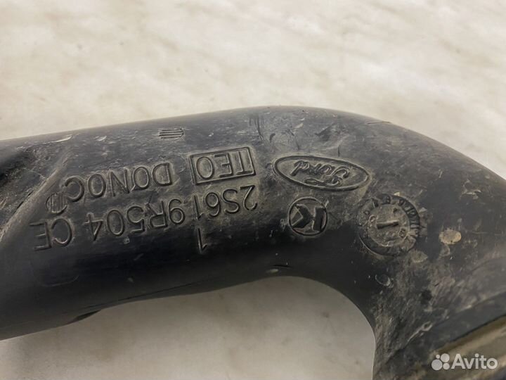 Воздушный патрубок Ford Fusion