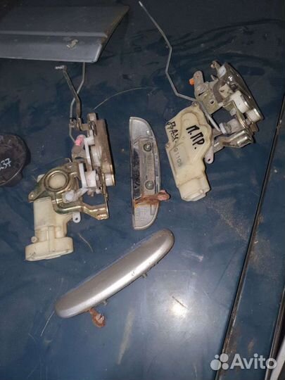 Ручка замок двери на дайхатцу сирион 2001г