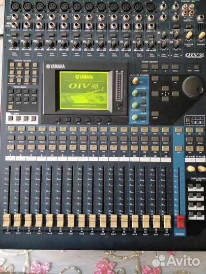 Цифровой микшер Yamaha 01V96