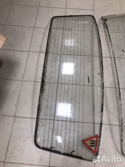 Стекло заднее газ 24
