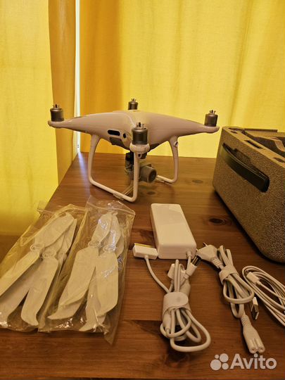 Квадрокоптер dji phantom 4 pro v2.0