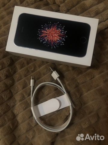 Коробка от iPhone SE + провод