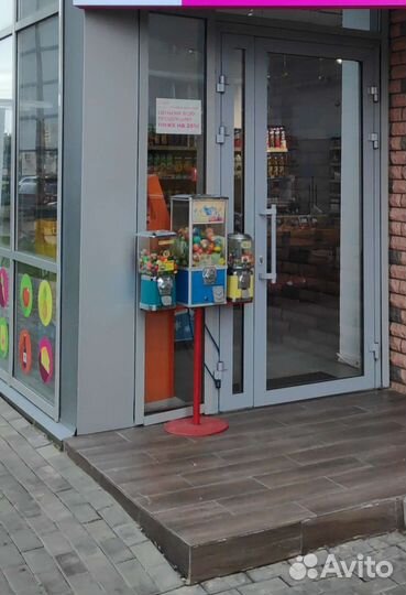 Вендинговые аппараты для игрушек и жевачки