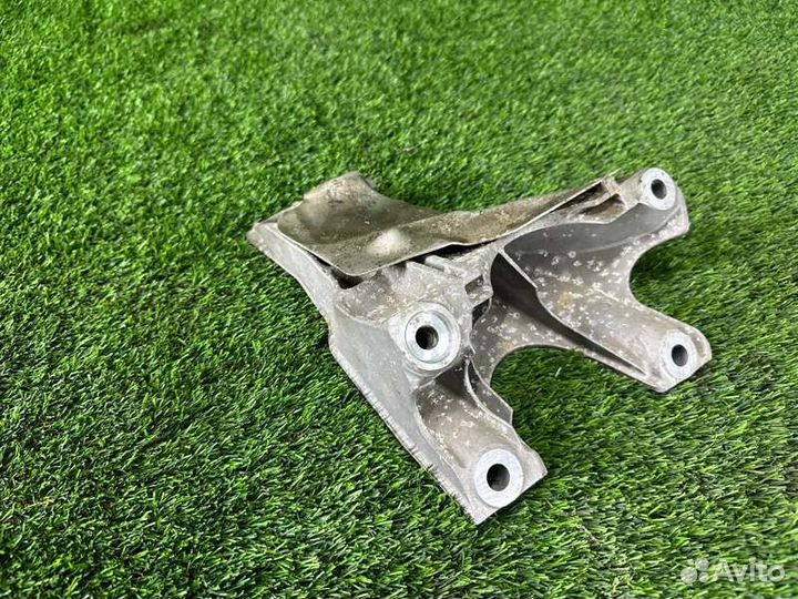 Кронштейн двигателя передний правый Bmw 5 E60