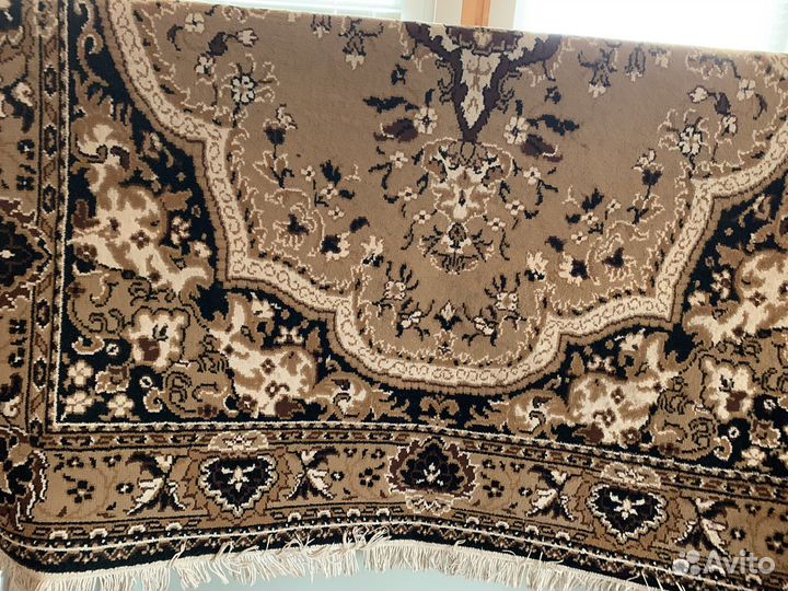 Ковер бежево коричневый с узором. 1,8 х 2,6