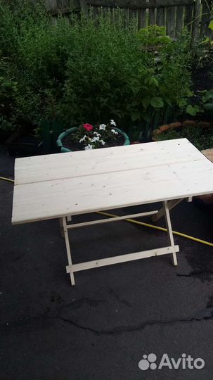 Стол и стулья