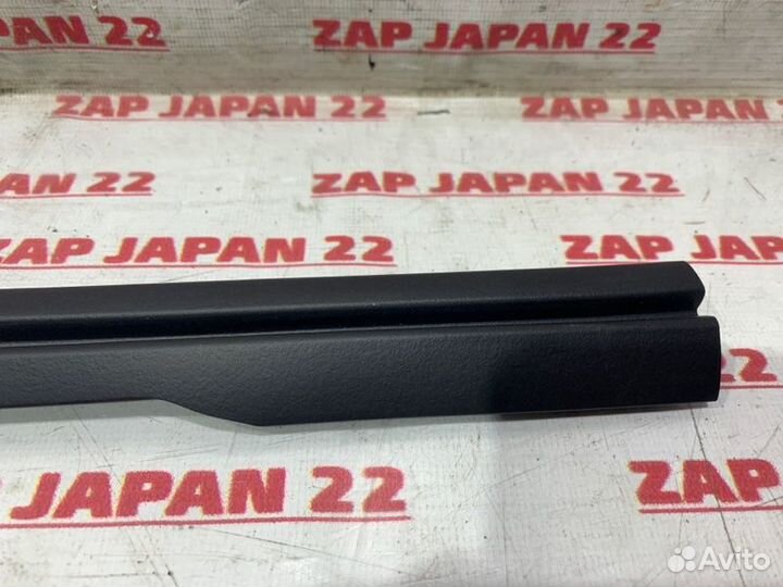 Уплотнитель крыла передний левый Toyota Land