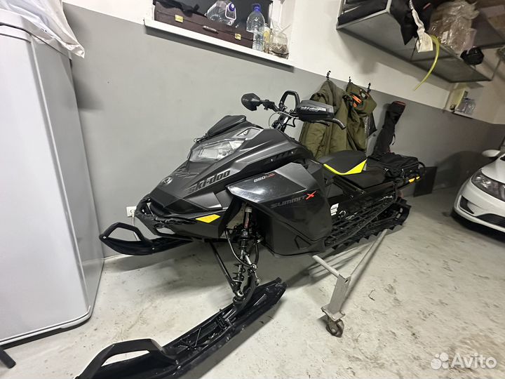Ski-Doo Summit 850 turbo