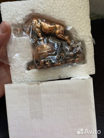 Фигурка бык