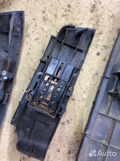 Кнопка стеклоподъемника Honda FIT GD1