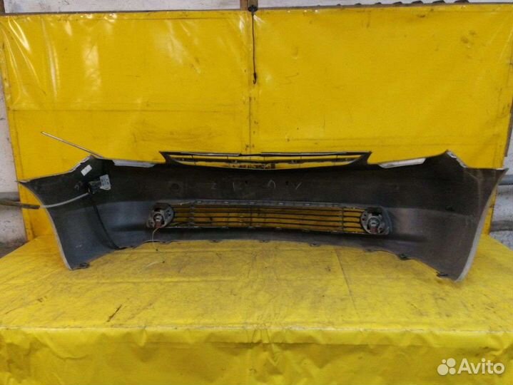 Бампер передний Toyota Prius NHW20