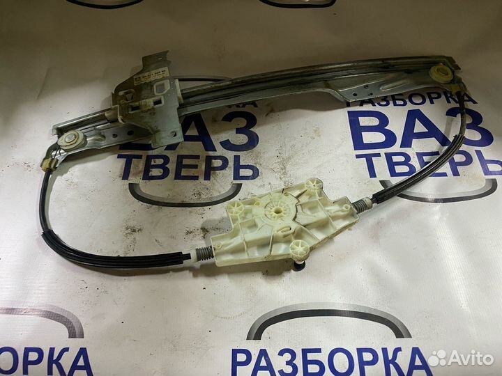 Рамка стеклоподъемника правая Ситроен С 4