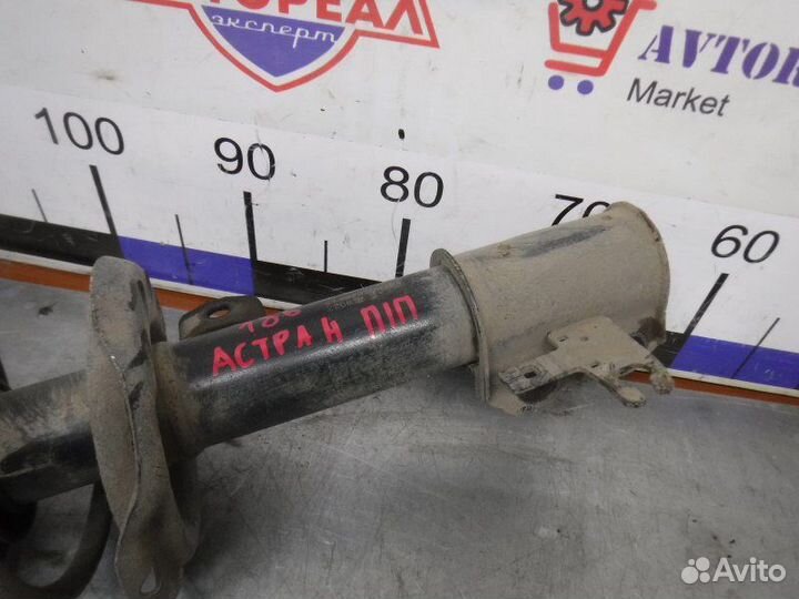 Стойка подвески передняя правая Opel Astra H