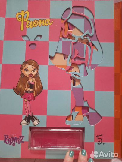 Книжка трафарет Братц