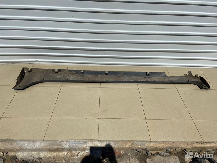 Накладка порога наружняя правая Nissan Primera P12