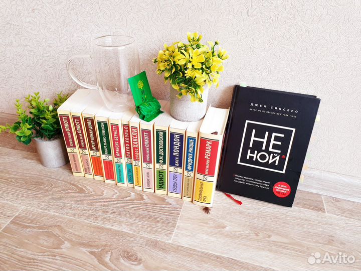 Книги, декор, кружка