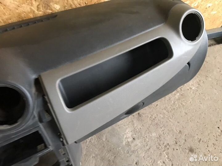 Торпедо Renault Logan седан 1 2011