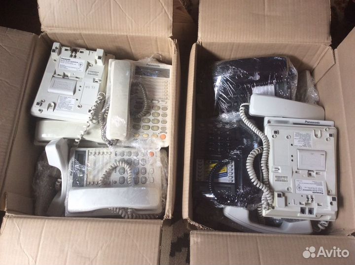 2 коробки телефоны Panasonic KX-TS2365RUW одним ло
