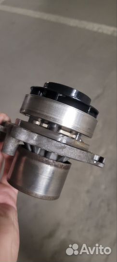 Помпа volkswagen passat b8