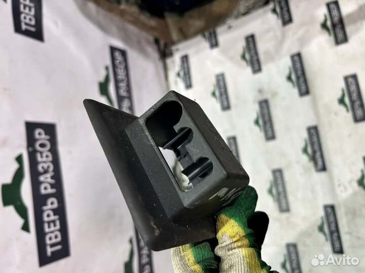 Накладка замка багажника - задняя Ford Transit MK8