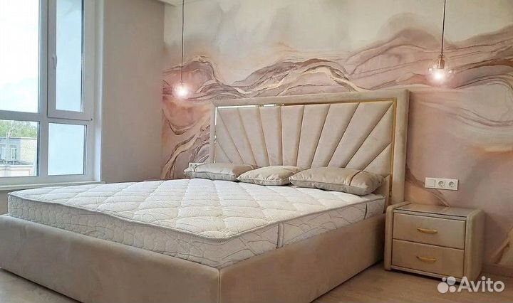 Двуспальная кровать с подъемным механизмом