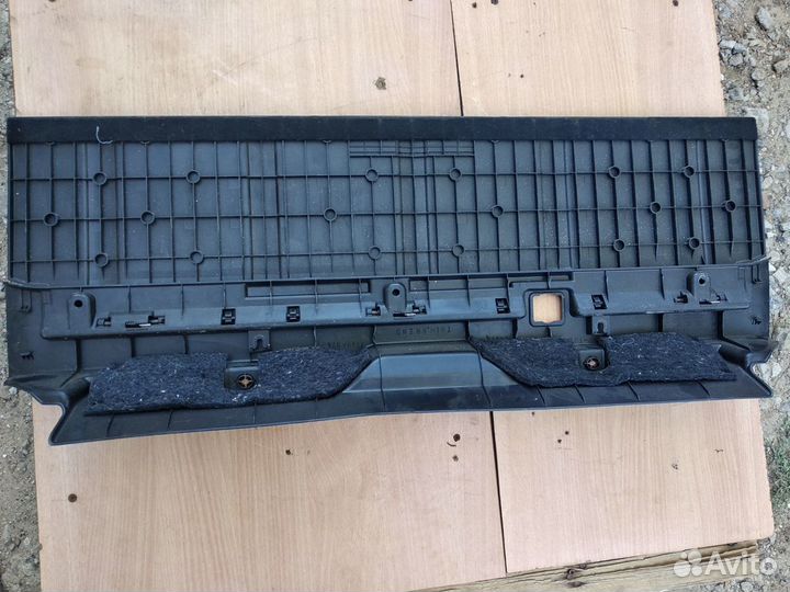 Накладка замка багажника Mitsubishi Outlander XL