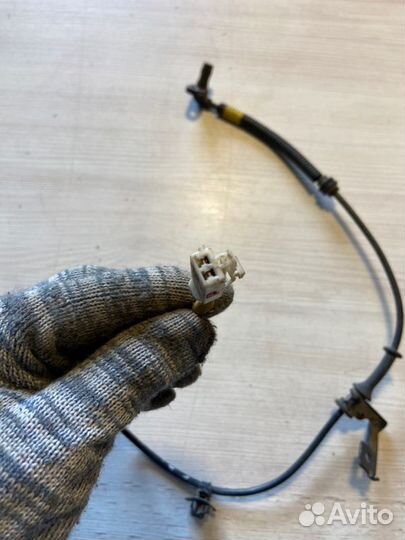 Датчик abs задний правый Kia Rio 3