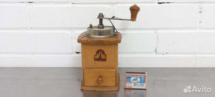 Кофемолка механическая, из Европы