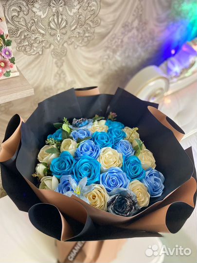 Букет из атласных роз