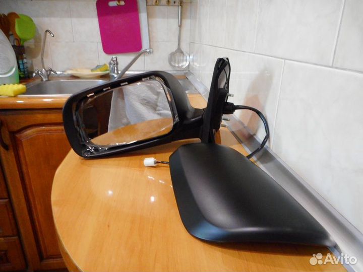 Боковое зеркало левое на toyota corolla 2000-2006г