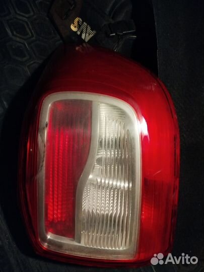 Фонарь правый Renault Logan II