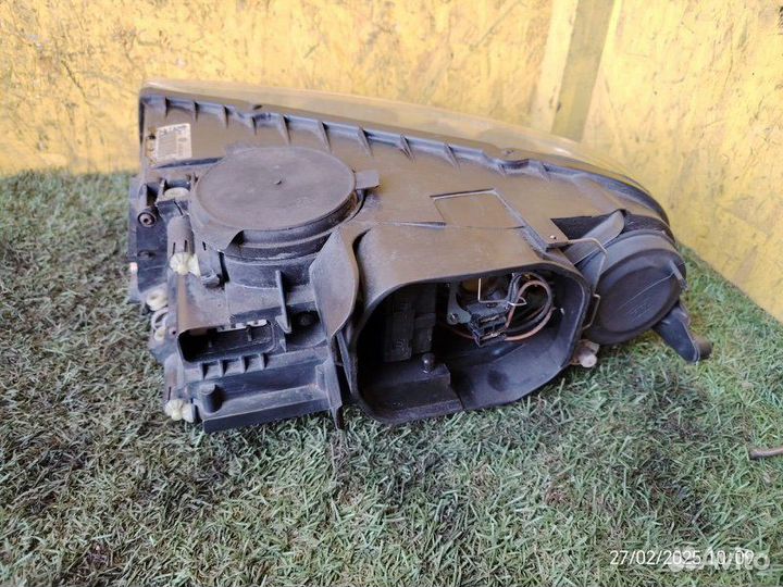 Фара правая Volkswagen Touareg BAC