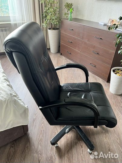 Кресло кожаное