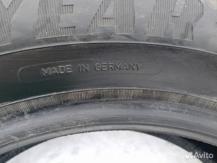 Goodyear UltraGrip Ice SUV 215/65 R17 99T