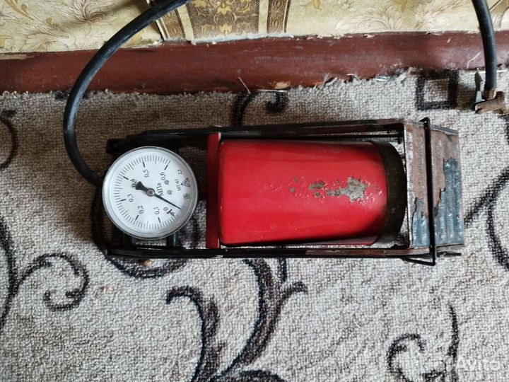 Насос автомобильный ножной с манометром