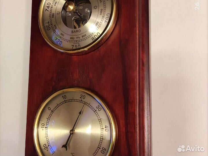 Метеостанция барометр градусник