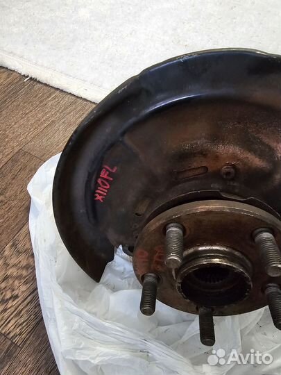 Кулак поворотный передний левый toyota