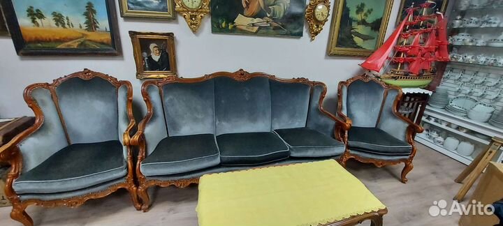 Комплект антикварной мягкой мебели