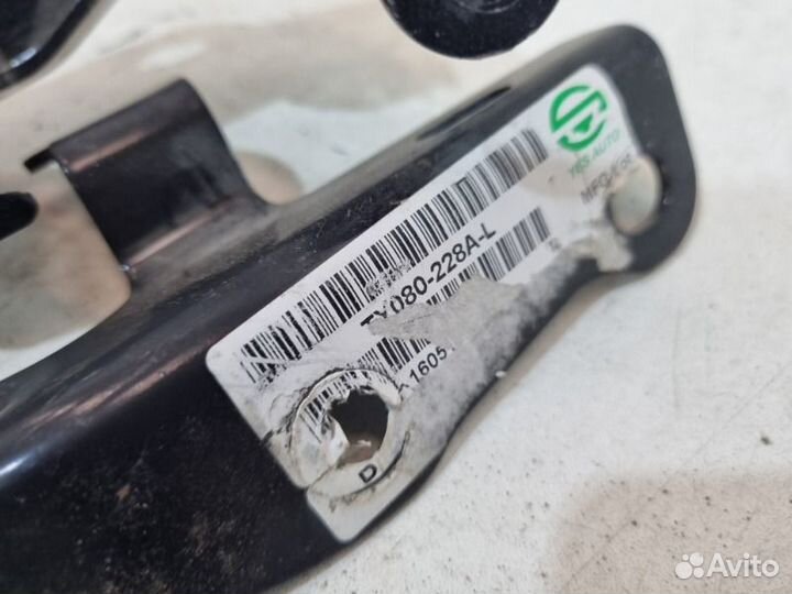 Петля Капота левая Toyota Camry V50