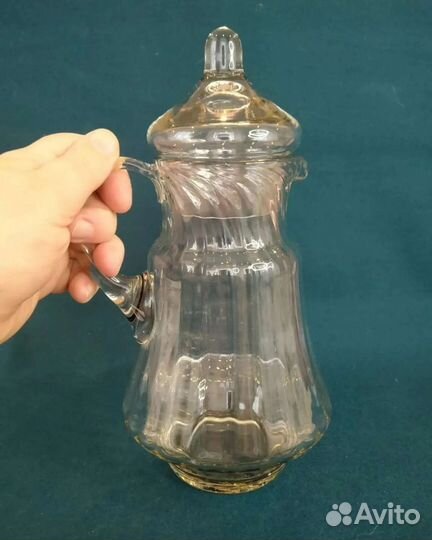 Стеклянный кувшин с крышкой