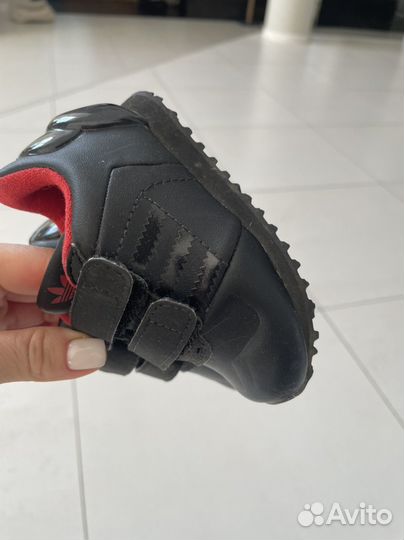 Кроссовки adidas 19