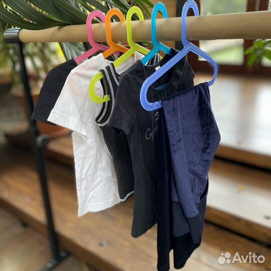 Детские игрушки и одежда