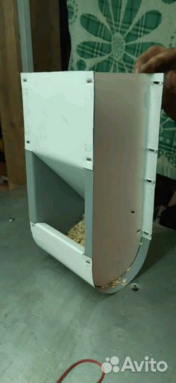 Кормушка бункерная для птицы и кроликов