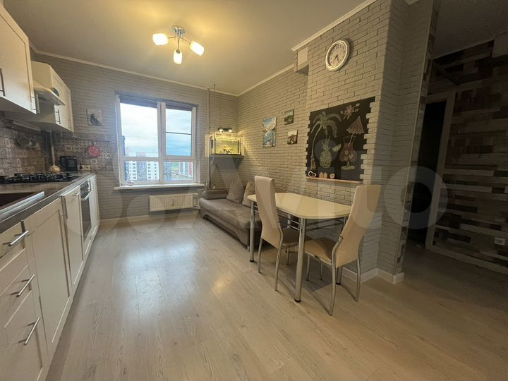 3-к. квартира, 79 м², 9/10 эт.