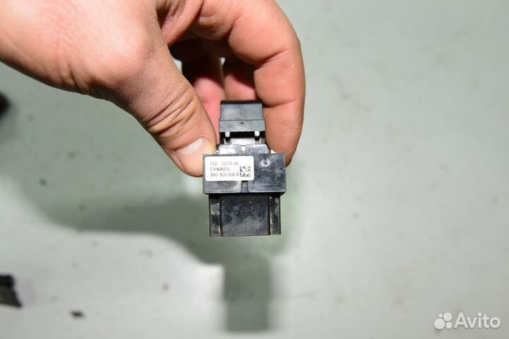 Vw polo sedan 5 кнопка стеклоподъемника 6ru959856a